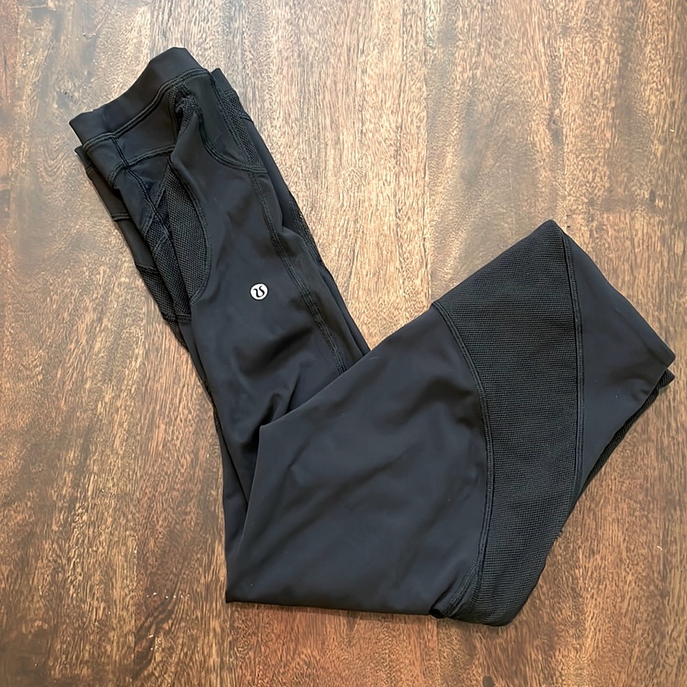 Lululemon mid-rise cropped leggings